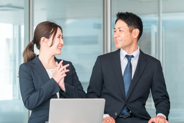 好きな人が褒めてくるのは脈あり？気になる男性心理を徹底解説