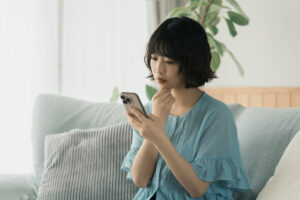好きな人の返信が遅い時の相手の心理は？自分に脈あり？なし？